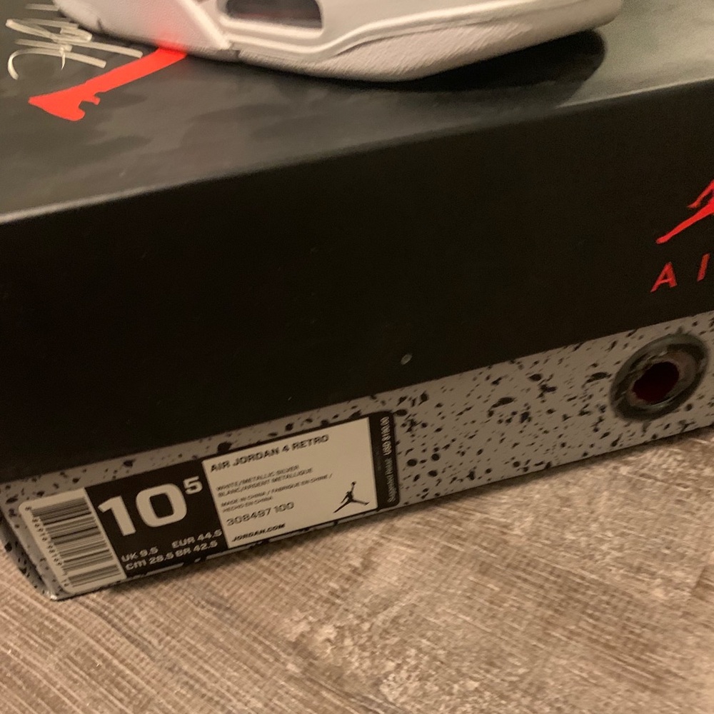 Air Jordan 4 Retro